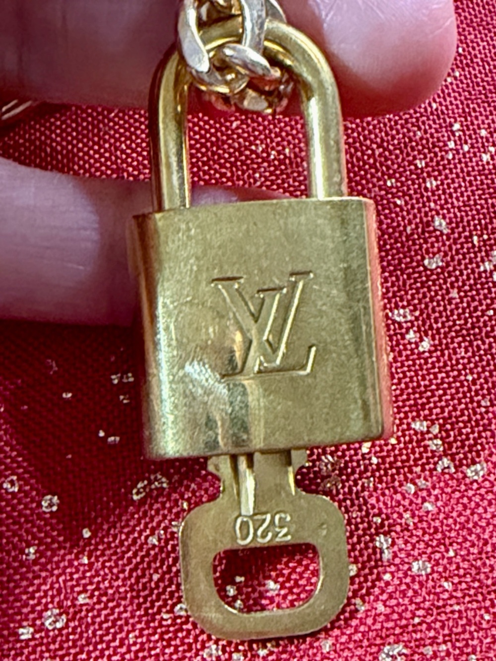 Louis Vuitton lock n key#320 with chain